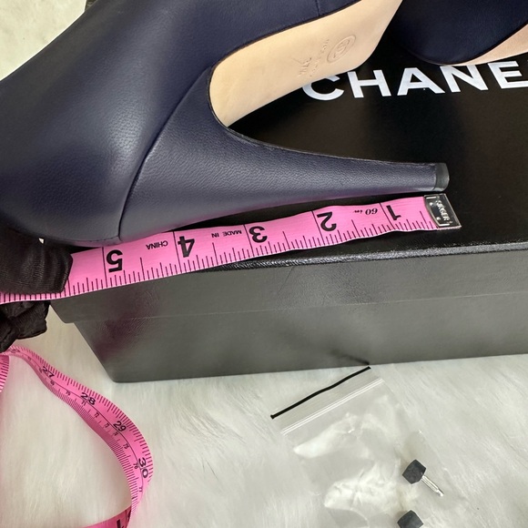 Auth Chanel Heels 👠 Excellent condition - Picture 16 of 17